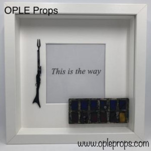 OPLE Arts picture frame Mandalorian Bounty Hunter This is the way Prop rankbar Weapon Blaster Model - Kopie - Kopie
