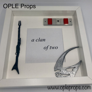OPLE Arts picture frame Mandalorian Mudhorn Text:" A clan of two " The child Rankbar Amban Pulse Rifle Prop Weapon Blaster Model